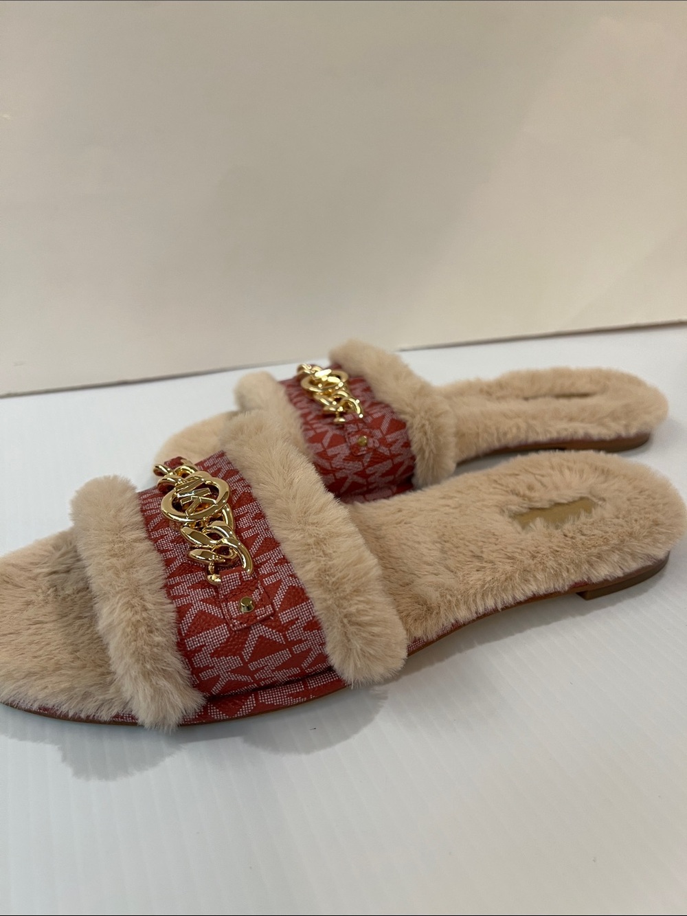 New Michael Kors Women’s Beige and Fur Sandal MK Logo Strap in Size 9 - Picture 4 of 6
